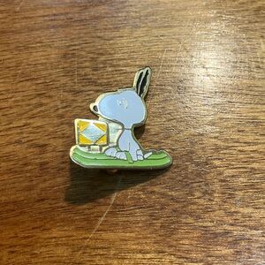 Charming Snoopy in Enamel Pin - Green and Yellow